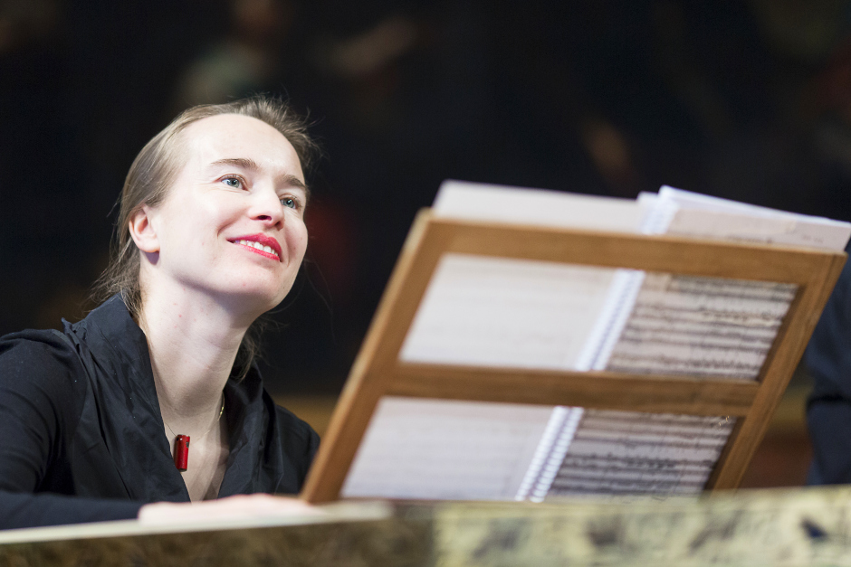 Barock pur in der Christophoruskirche: Drei Meister-Cembalo-Konzerte von Bach, seinem Sohn und Goldberg begeistern am Sonntag, 11. Januar, um 17 Uhr in Wiesbaden-Schierstein. Karten sind noch verfügbar – letztes Kammermusik-Konzert der Bachwochen!