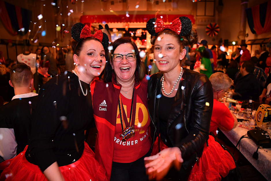 Die Landeshauptstadt bereitet sich auf den Gipfel der Fröhlichkeit vor. Nachdem der traditionelle Startschuss bereits am 11.11. gefallen ist, steuert die Wiesbadener Fastnacht nun auf ihren Höhepunkt im Februar 2026 zu. Ob Prunksitzung im Kurhaus, Vereinsfastnacht in den Vororten oder der große Fastnachtssonntag – die Narren sind bereit für eine unvergessliche Zeit.