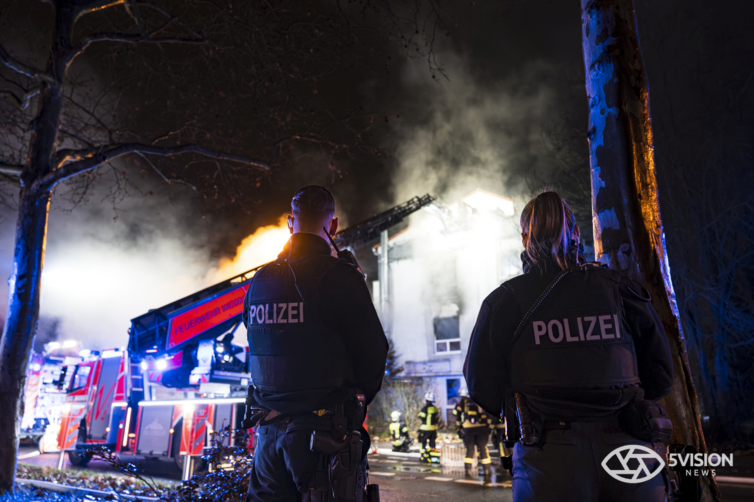Feuerwehreinsatz: Gebäudebrand im Wiesbadener Stadtteil Mainz-Kostheim am Montag, 12. Januar 2026