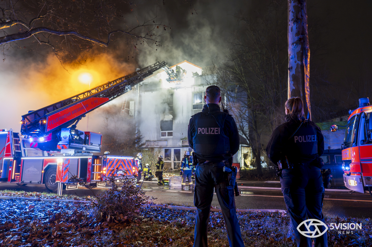 Feuerwehreinsatz: Gebäudebrand im Wiesbadener Stadtteil Mainz-Kostheim am Montag, 12. Januar 2026