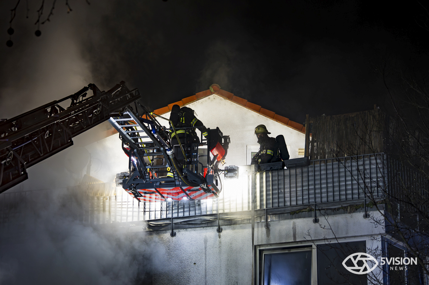 Feuerwehreinsatz: Gebäudebrand im Wiesbadener Stadtteil Mainz-Kostheim am Montag, 12. Januar 2026
