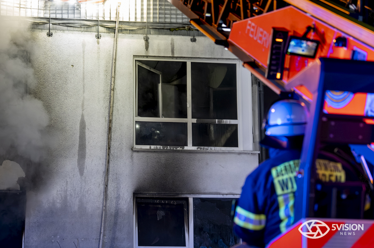 Feuerwehreinsatz: Gebäudebrand im Wiesbadener Stadtteil Mainz-Kostheim am Montag, 12. Januar 2026