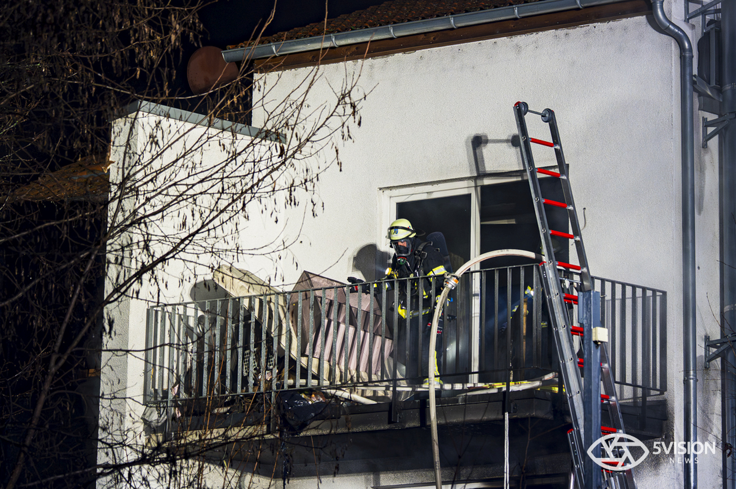 Feuerwehreinsatz: Gebäudebrand im Wiesbadener Stadtteil Mainz-Kostheim am Montag, 12. Januar 2026
