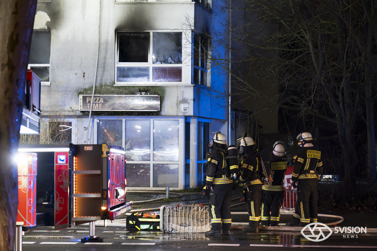Feuerwehreinsatz: Gebäudebrand im Wiesbadener Stadtteil Mainz-Kostheim am Montag, 12. Januar 2026
