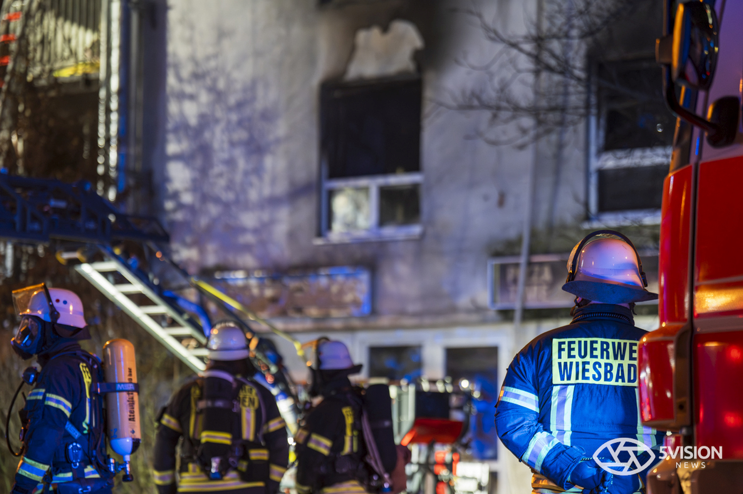 Feuerwehreinsatz: Gebäudebrand im Wiesbadener Stadtteil Mainz-Kostheim am Montag, 12. Januar 2026