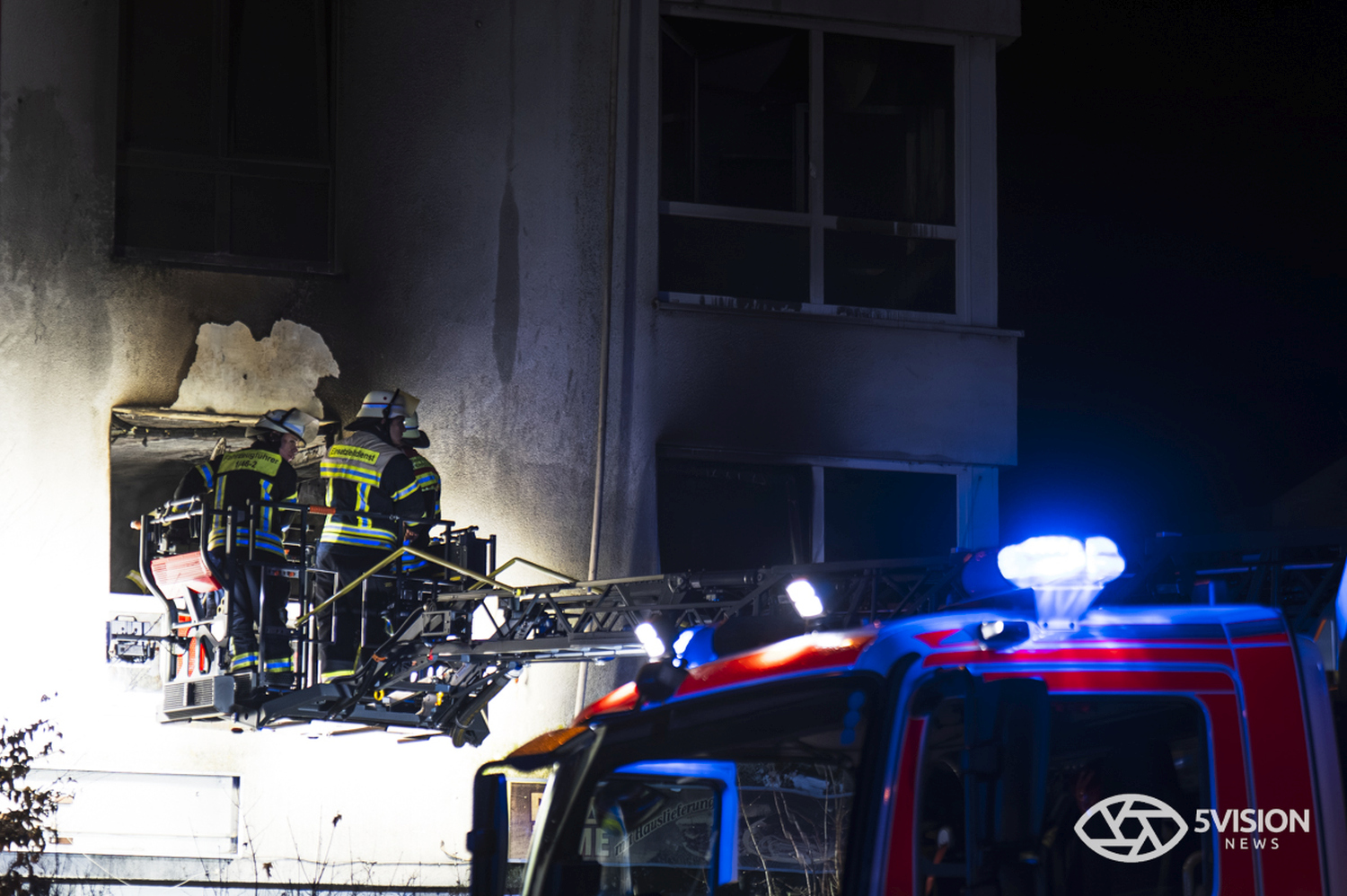 Feuerwehreinsatz: Gebäudebrand im Wiesbadener Stadtteil Mainz-Kostheim am Montag, 12. Januar 2026