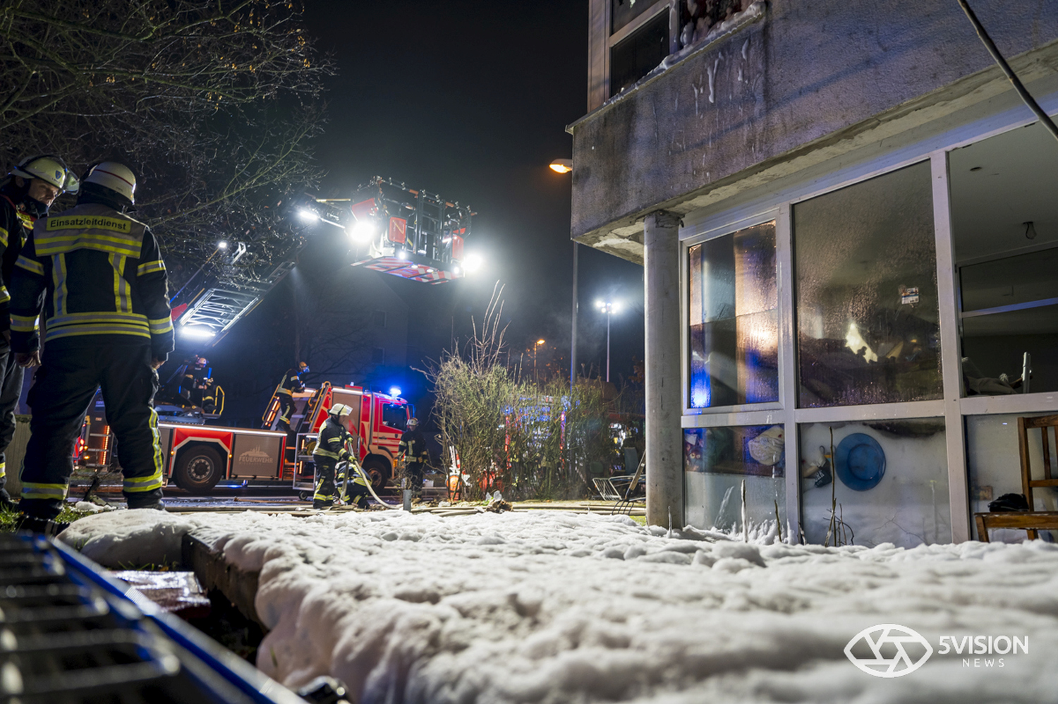 Feuerwehreinsatz: Gebäudebrand im Wiesbadener Stadtteil Mainz-Kostheim am Montag, 12. Januar 2026