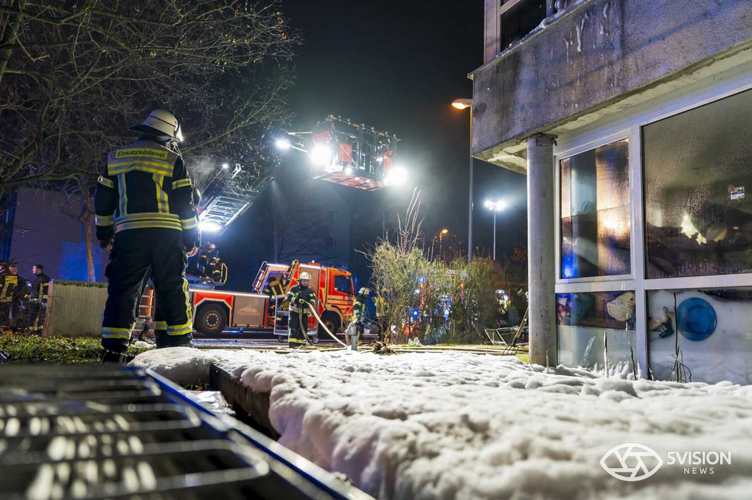 Feuerwehreinsatz: Gebäudebrand im Wiesbadener Stadtteil Mainz-Kostheim am Montag, 12. Januar 2026