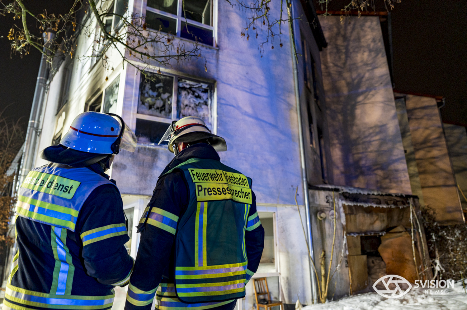 Feuerwehreinsatz: Gebäudebrand im Wiesbadener Stadtteil Mainz-Kostheim am Montag, 12. Januar 2026