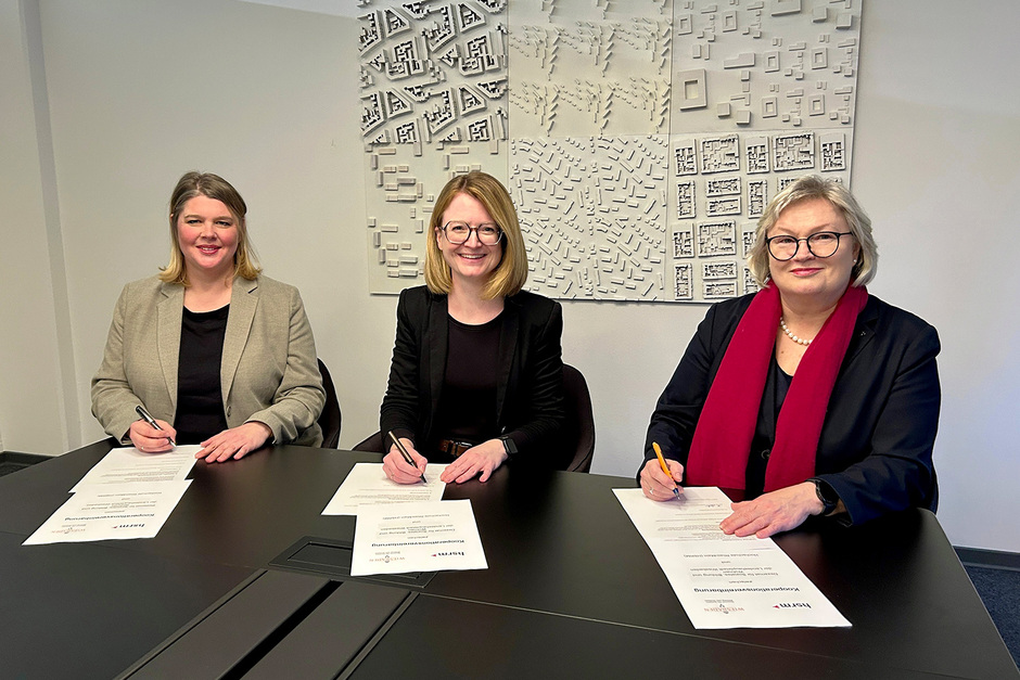 Hochschule RheinMain und Sozialdezernat Wiesbaden schließen Kooperationsvereinbarung