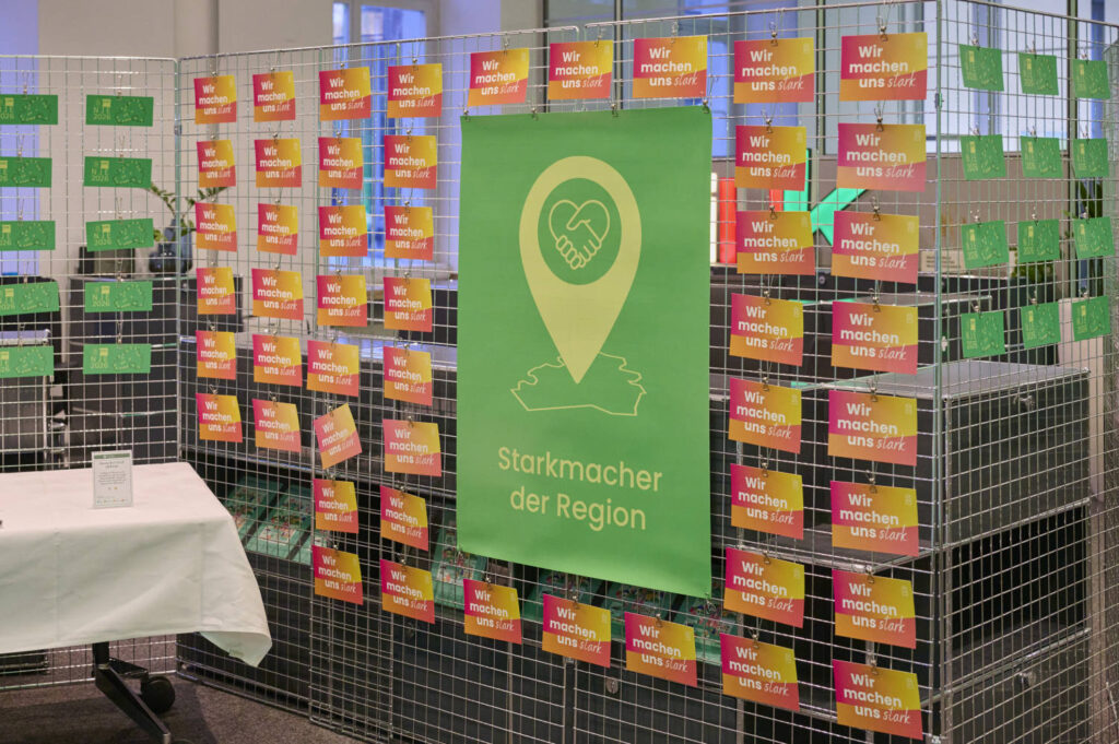 IHK-Präsident Wiesbaden Jörg Brömer appelliert an Politik: „Stärkt den Rücken der Unternehmen!“ 400 Gäste feiern Neujahr mit Oberbürgermeister Mende, Landrat Zehner und Staatssekretär Sönmez – Rezession, Insolvenzen und Kommunaldefizit im Fokus.