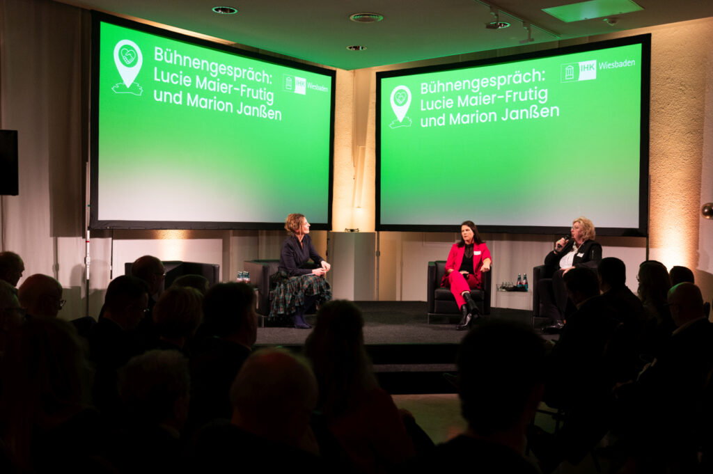 IHK-Präsident Wiesbaden Jörg Brömer appelliert an Politik: „Stärkt den Rücken der Unternehmen!“ 400 Gäste feiern Neujahr mit Oberbürgermeister Mende, Landrat Zehner und Staatssekretär Sönmez – Rezession, Insolvenzen und Kommunaldefizit im Fokus.