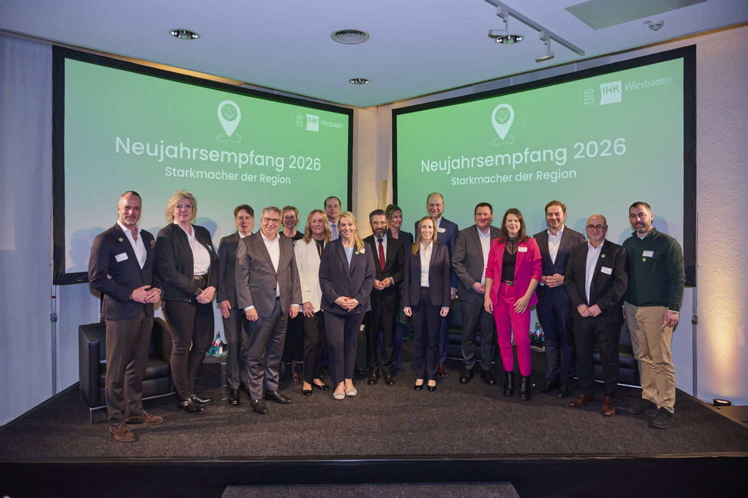 IHK-Präsident Wiesbaden Jörg Brömer appelliert an Politik: „Stärkt den Rücken der Unternehmen!“ 400 Gäste feiern Neujahr mit Oberbürgermeister Mende, Landrat Zehner und Staatssekretär Sönmez – Rezession, Insolvenzen und Kommunaldefizit im Fokus.