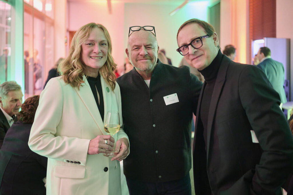 IHK-Präsident Wiesbaden Jörg Brömer appelliert an Politik: „Stärkt den Rücken der Unternehmen!“ 400 Gäste feiern Neujahr mit Oberbürgermeister Mende, Landrat Zehner und Staatssekretär Sönmez – Rezession, Insolvenzen und Kommunaldefizit im Fokus.
