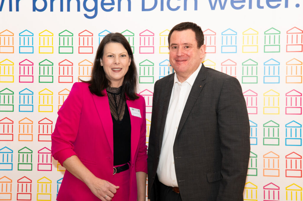 IHK-Präsident Wiesbaden Jörg Brömer appelliert an Politik: „Stärkt den Rücken der Unternehmen!“ 400 Gäste feiern Neujahr mit Oberbürgermeister Mende, Landrat Zehner und Staatssekretär Sönmez – Rezession, Insolvenzen und Kommunaldefizit im Fokus.