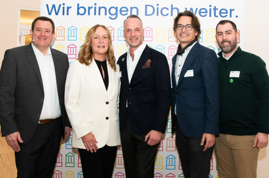 IHK-Präsident Wiesbaden Jörg Brömer appelliert an Politik: „Stärkt den Rücken der Unternehmen!“ 400 Gäste feiern Neujahr mit Oberbürgermeister Mende, Landrat Zehner und Staatssekretär Sönmez – Rezession, Insolvenzen und Kommunaldefizit im Fokus.