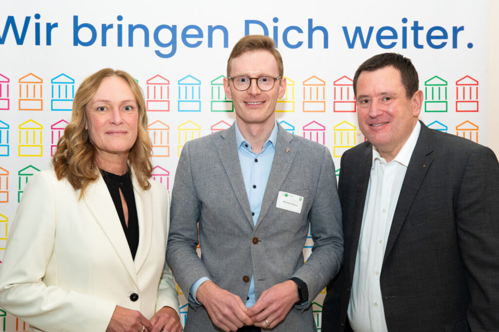 IHK-Präsident Wiesbaden Jörg Brömer appelliert an Politik: „Stärkt den Rücken der Unternehmen!“ 400 Gäste feiern Neujahr mit Oberbürgermeister Mende, Landrat Zehner und Staatssekretär Sönmez – Rezession, Insolvenzen und Kommunaldefizit im Fokus.