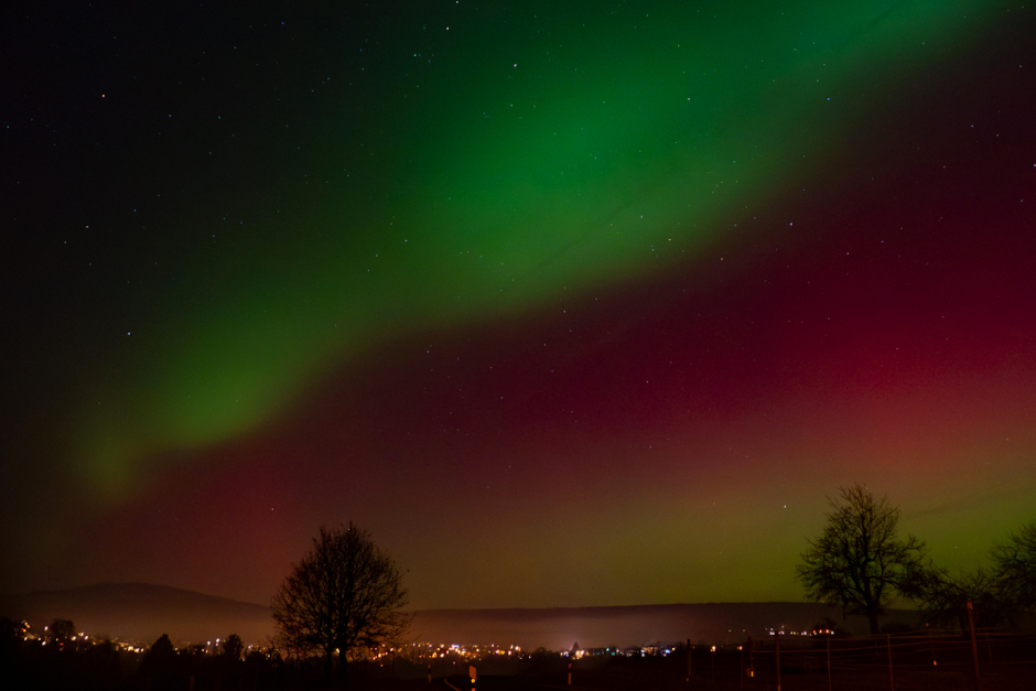 Polarlichter über Wiesbaden! Einfach nur magisch! Wer gestern Abend gegen 23:00 Uhr in den Himmel geschaut hat, konnte mit etwas Glück ein wunderbares Schauspiel erlebe.