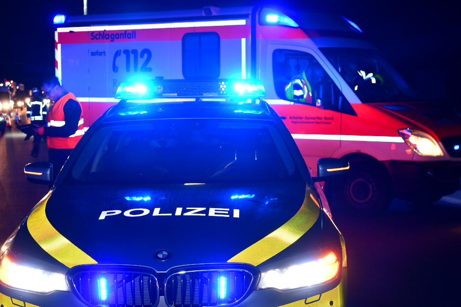 : Unbekannter Fahrer überfährt Fußgänger bei Einmündung Uthmannstraße/Hochheimer Straße und flieht. Polizei sucht Zeugen – 77-Jähriger leicht verletzt im Wiesbadener Stadtteil Kostheim.