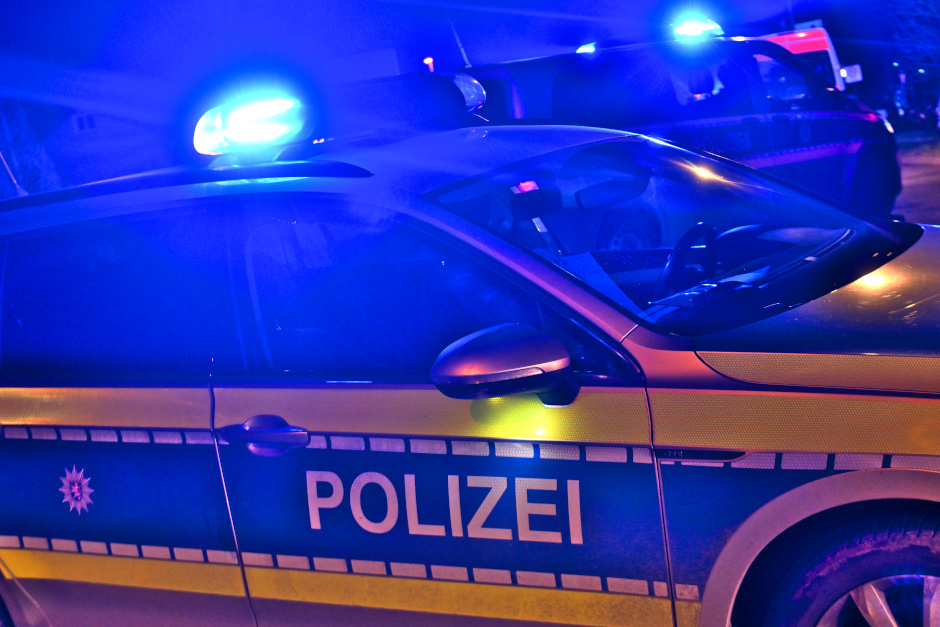 Ein 15-jähriges Mädchen ist in Wiesbaden-Biebrich Opfer eines sexuellen Übergriffs geworden. Die Polizei ermittelt und sucht dringend Zeugen, die am Samstagabend im Bereich der Kasteler Straße unterwegs waren und Verdächtiges beobachtet haben.​