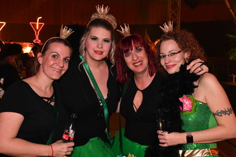 Wenn die „Norschter Blaubärn“ zum „Rummel im Jungel“ rufen, bebt das Ländchen. Am Freitag, den 13. Februar, feiert die wohl exotischste Kultparty Wiesbadens ihren 25. Geburtstag. Schnappen Sie sich Ihre Tropenhelme und Leoparden-Prints – in der Taunushalle wird es dieses Jahr historisch wild!