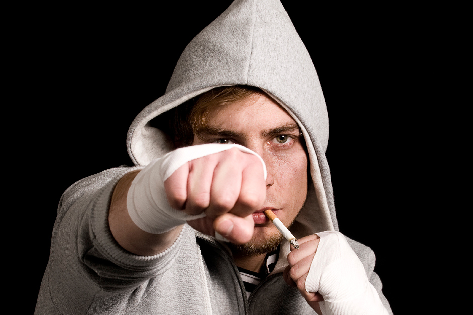 Erwischt beim Wildpinkeln in einer Wiesbadener Tiefgarage – und sofort abgedroschene Faust zu. Ein 18-Jähriger attackierte einen Zeugen brutal, wurde aber kurz darauf von der Polizei gestellt. Die Landeshauptstadt sieht sich mit zunehmender Gewaltbereitschaft konfrontiert.