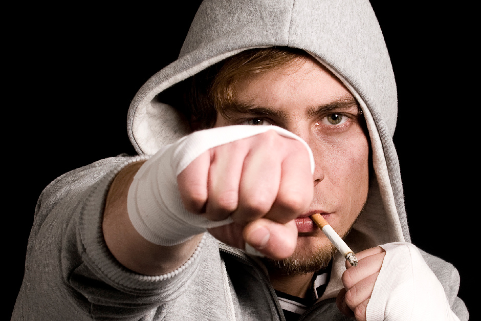 Am Donnerstagabend wurde in den Reisinger Anlagen Wiesbaden ein 29-jähriger Mann bei einem Drogenkauf beraubt und geschlagen. Nachdem er Cannabis von zwei Unbekannten erworben hatte, wollte er das Geschäft wegen schlechter Qualität rückgängig machen – mit brutaler Konsequenz.