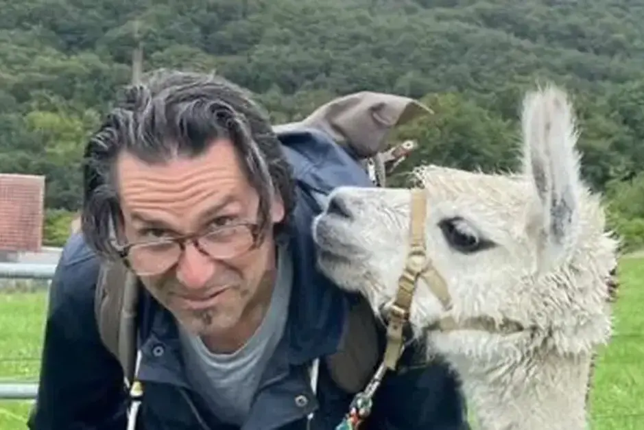 Ein Wiesbadener Fotograf wurde beim Eisklettern von Steinschlag getroffen.