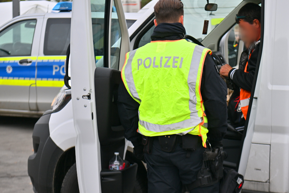 Drogen am Steuer und Gurtschwänzer: Die Wiesbadener Polizei hielt am Montag 55 Fahrzeuge und 83 Personen in Rheingaustraße und Wiesbadener Landstraße fest. Ein 40-Jähriger fuhr unter Cannabis-Einfluss, muss sich nun vor Gericht verantworten.