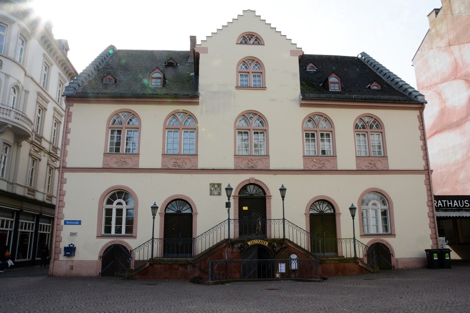 Der Trausaal im Alten Rathaus in Wiesbaden ist vorerst nicht im Traukalender
