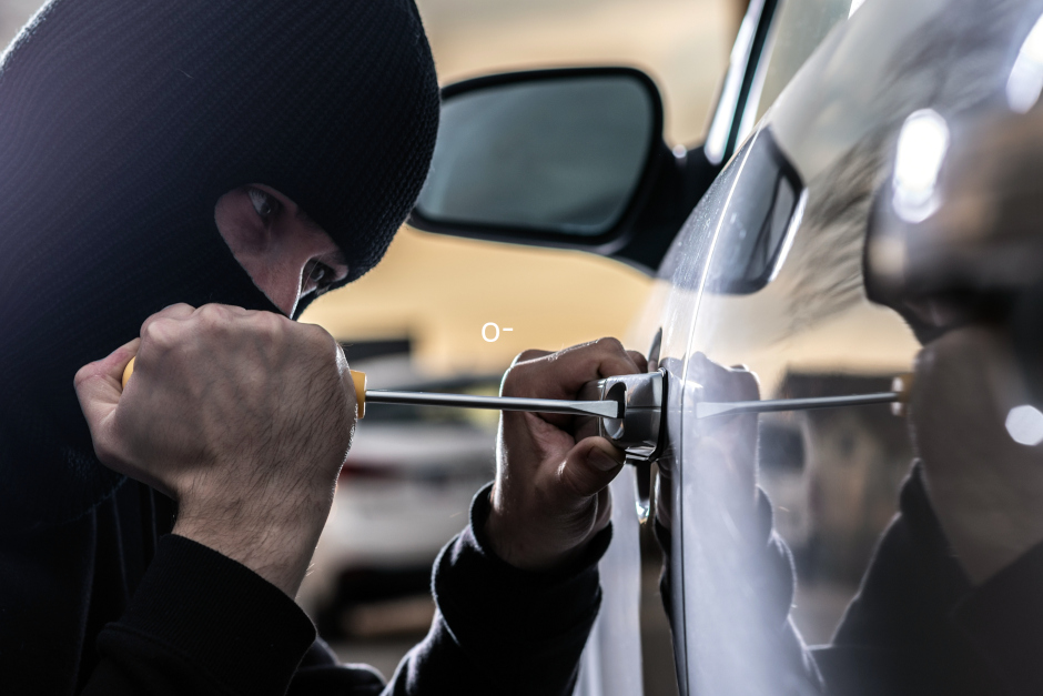 Scheinwerfer von Porsche in Wiesbaden ausgebaut entwendet.