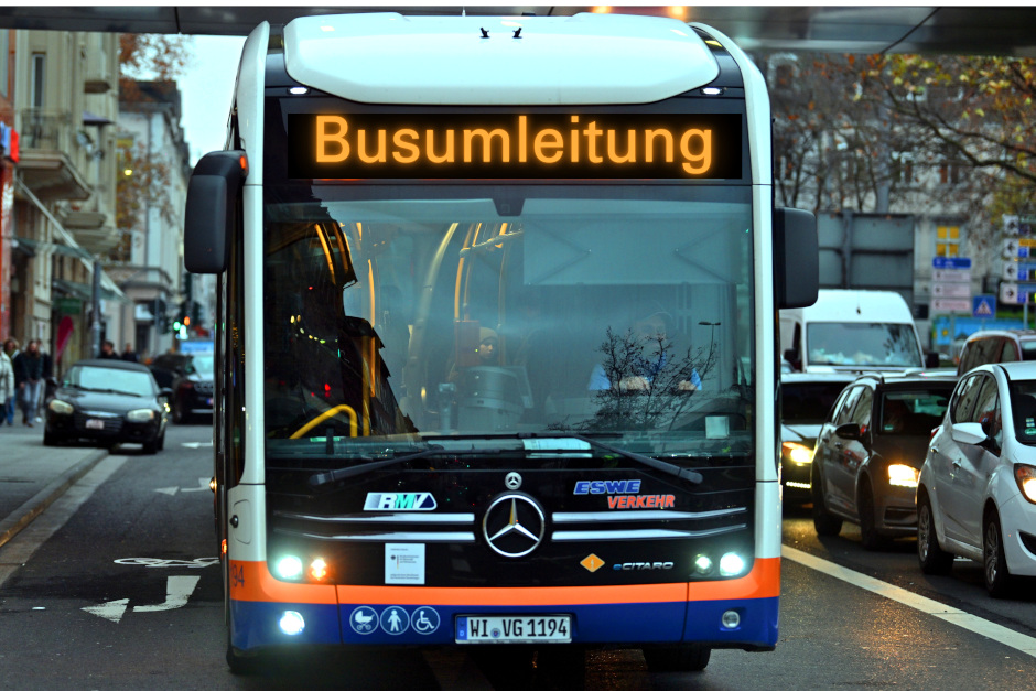 Nächtliche Sperrung des Zietenrings in Wiesbaden. Busse werden umgeleitet.