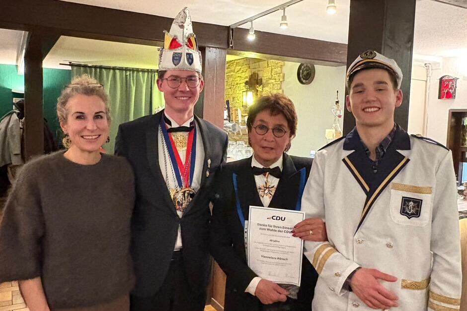 In Wiesbaden-Schierstein wurde Hannelore Rönsch für 60 Jahre CDU-Mitgliedschaft geehrt