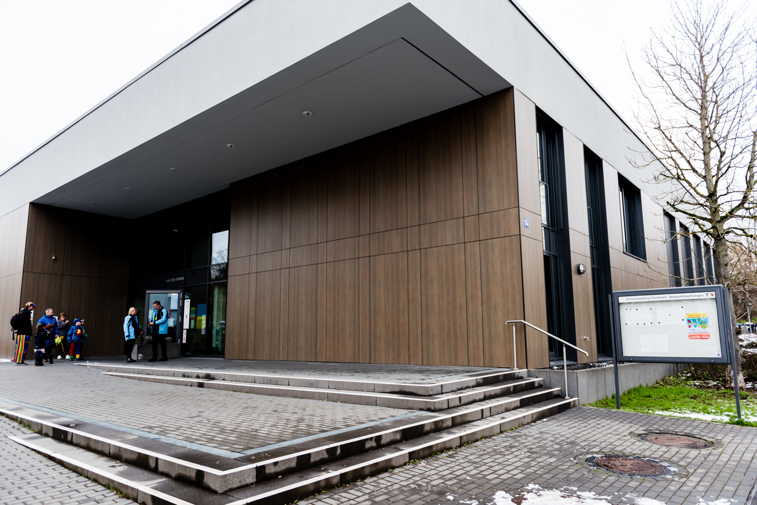 Wiesbadens OB Mende läßt eine Überarbeitung der Bürgerhaussatzung für Bürgerhäuser prüfen