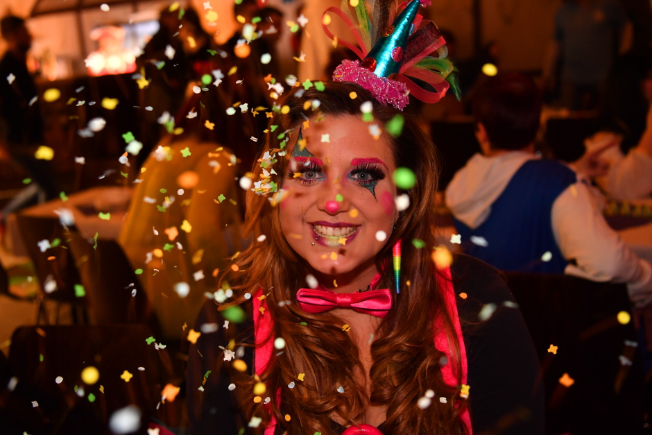 Fidelen Narren Wiesbaden rocken ESWE-Halle mit Boris Meinzer (FFH), Men-Show TCV, Kinziggeister und Büttenreden aus Mainz/Frankfurt. Jetzt 2x2 Tickets bei Wiesbadenaktuell.de gewinnen!