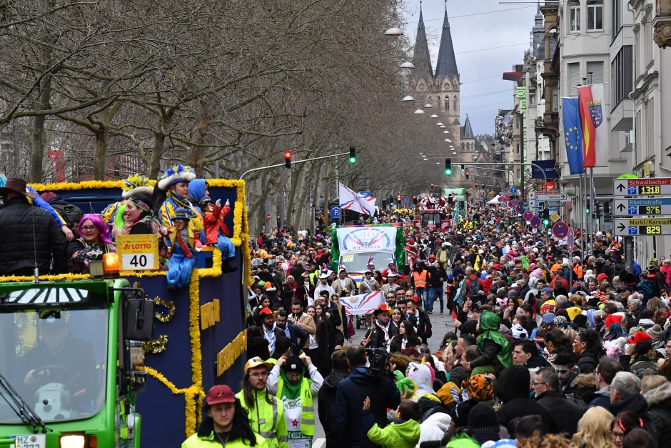 Wiesbaden etabliert sich als Karnevalshochburg und überholt rheinische Rivalen im Vereinsdichte-Ranking. Mit 17 Vereinen pro 287.000 Einwohnern punktet die Kurstadt überraschend stark