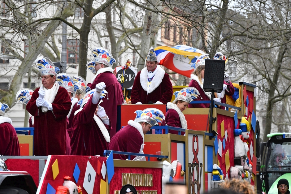 Wiesbaden etabliert sich als Karnevalshochburg und überholt rheinische Rivalen im Vereinsdichte-Ranking. Mit 17 Vereinen pro 287.000 Einwohnern punktet die Kurstadt überraschend stark