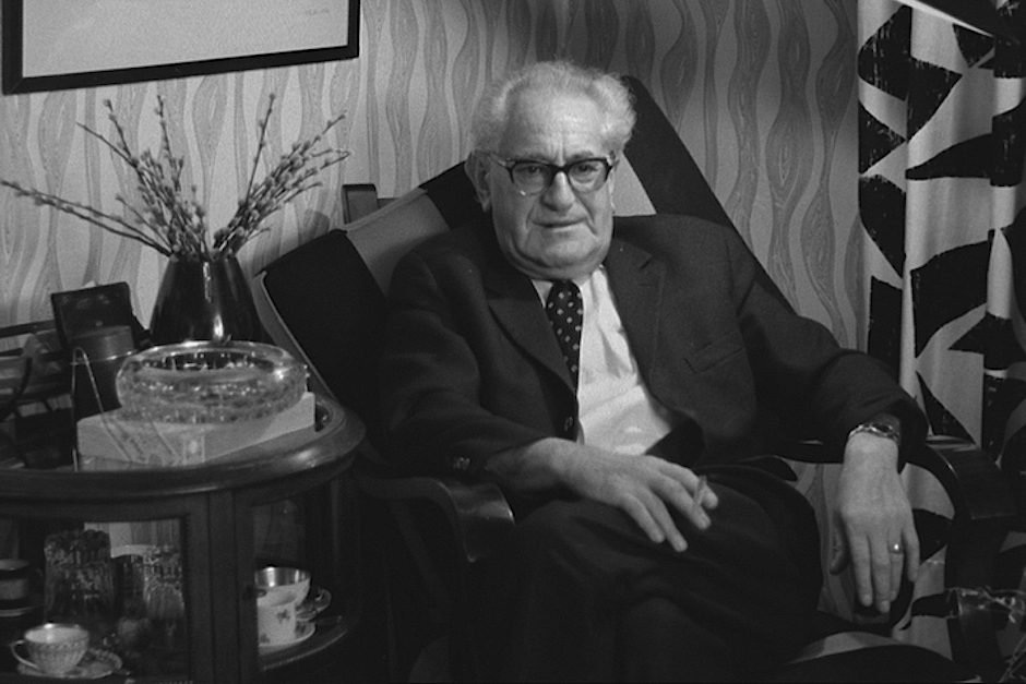 Wiesbaden setzt ein starkes Zeichen gegen das Vergessen: Im März wird ein Teil des Kochbrunnenplatzes nach dem ehemaligen Hessischen Generalstaatsanwalt Fritz Bauer benannt. Zur Einstimmung auf diese besondere Ehrung findet am Donnerstag, 26. Februar, eine Infoveranstaltung an einem historisch bedeutsamen Ort statt – dem Ort, an dem einst Recht gesprochen wurde.