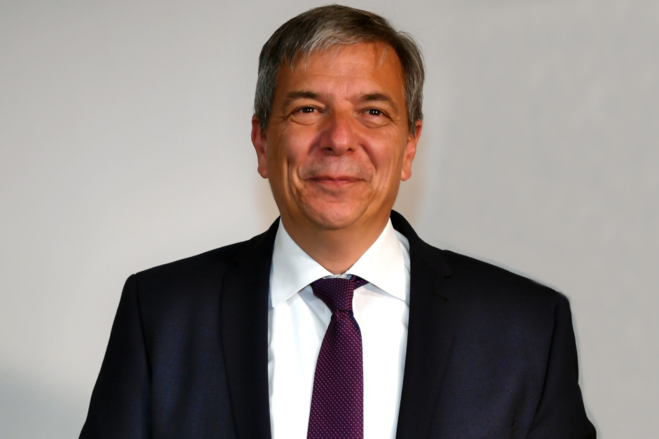 Probleme im Viertel, Anregungen zur Stadtpolitik oder ein ganz persönliches Anliegen? Am Mittwoch, 4. März, nimmt sich Oberbürgermeister Gert-Uwe Mende wieder Zeit für die Sorgen der Wiesbadener. Da die Termine für den direkten Dialog im Rathaus erfahrungsgemäß schnell vergriffen sind, sollten sich Interessierte den Anmeldestart am 18. Februar rot im Kalender markieren.