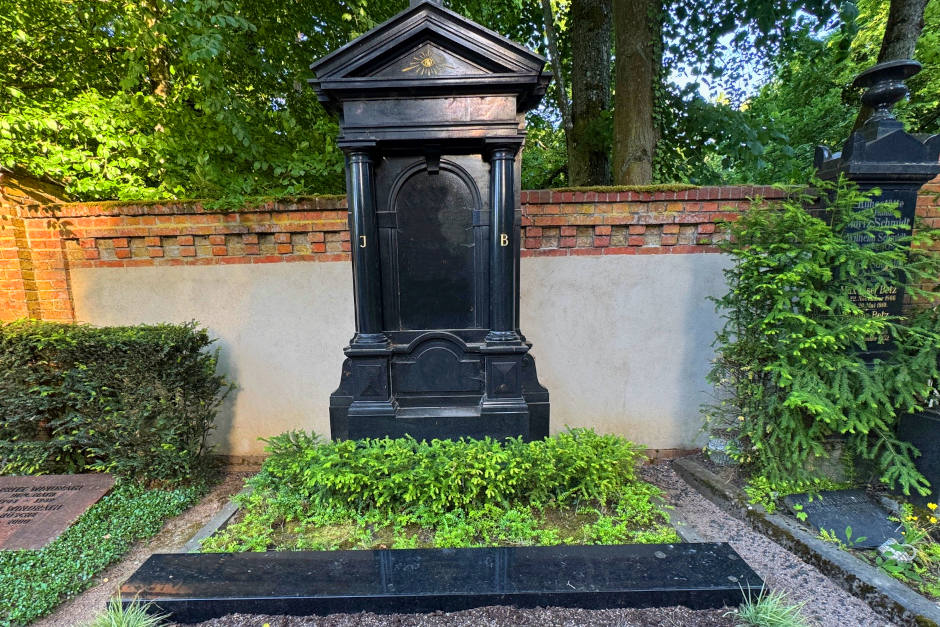 Der früheren Kasteler Bürgermeister Heinrich Löffelholz erhält ein Ehrengrab