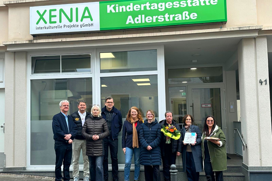 Aus Ladenlokal und Wohnungen wird ein Raumwunder für Kinder: Im hochverdichteten Bergkirchenviertel in Wiesbaden wurde die Kita Xenia in der Adlerstraße fast verdoppelt und bietet nun rund 70 Betreuungsplätze – ein wichtiger Schritt für Familien in Mitte und Westend.