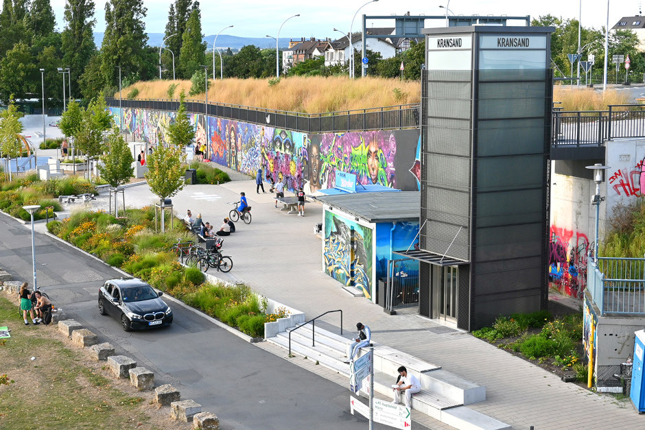 Nach Monaten des Stillstands: Aufzug am Rheinufer in Mainz-Kastel „Kransand“ wieder in Betrieb
