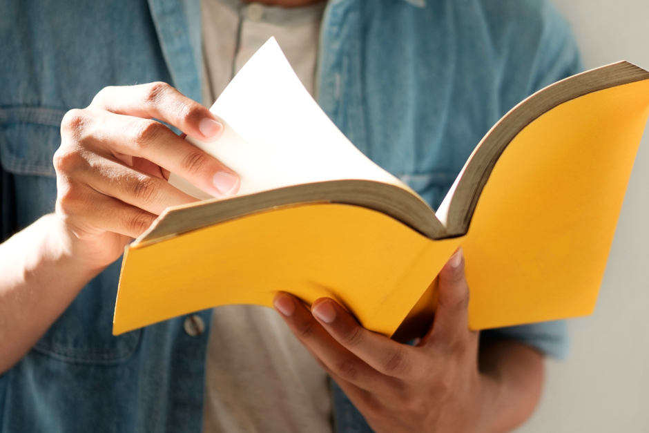 Autorenlesung im Wiesbadener Literaturhaus: Kaleb Erdmann stellt „Die Ausweichschule“ vor