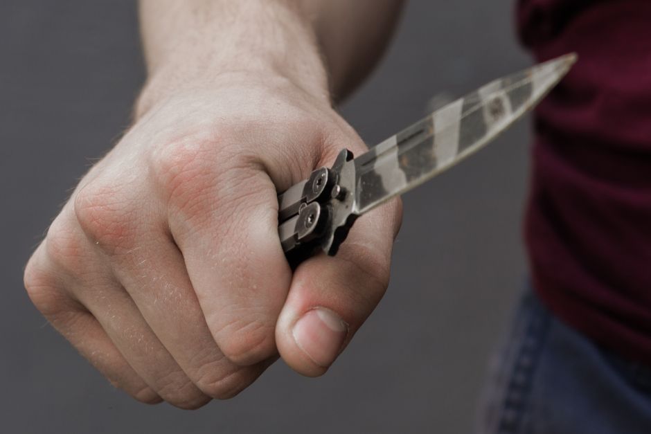 Jugendlicher mit Messer in Wiesbaden bedroht