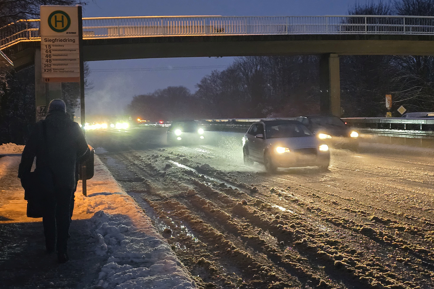 Wetter: Schnee-Chaos in Wiesbaden am Dienstag. 3. Februar 2026.