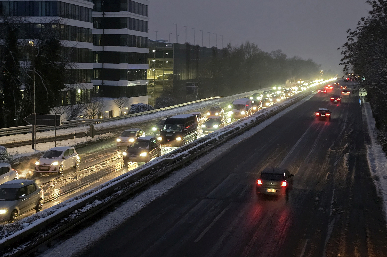 Wetter: Schnee-Chaos in Wiesbaden am Dienstag. 3. Februar 2026.