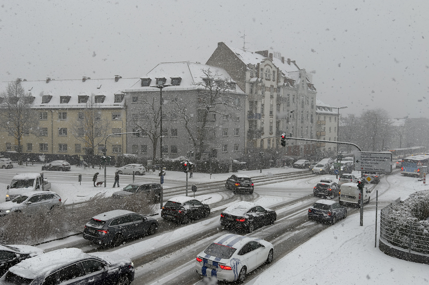 Wetter: Schnee-Chaos in Wiesbaden am Dienstag. 3. Februar 2026.