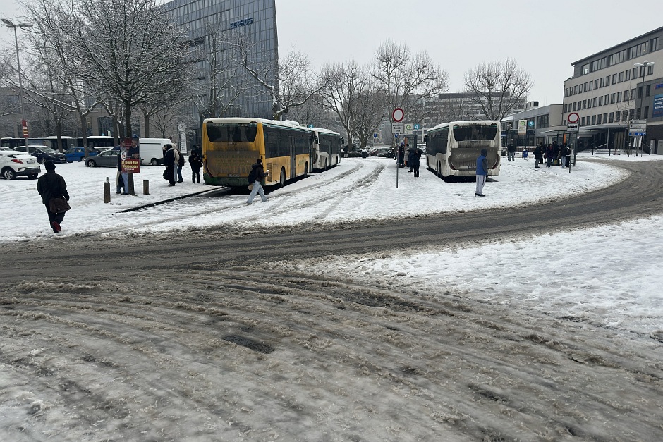 Schneefall am Dienstag, 3. Februar in Wiesbaden. Die Stadt ist verschneit.
