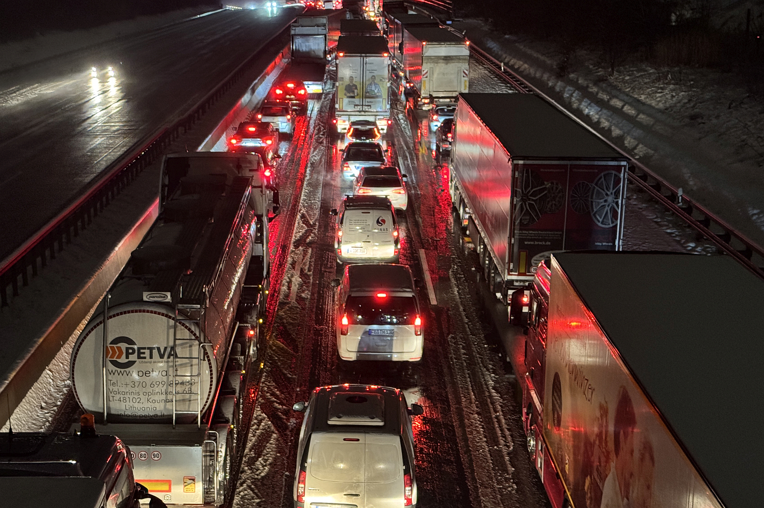 Wetter: Schnee-Chaos in Wiesbaden am Dienstag. 3. Februar 2026.