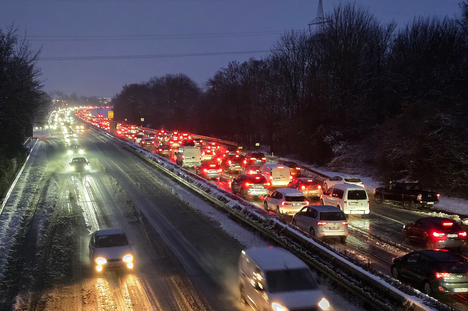 Wetter: Schnee-Chaos in Wiesbaden am Dienstag. 3. Februar 2026.